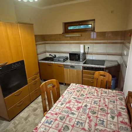 Nyugalom Szigete, Kishaz Apartmán *