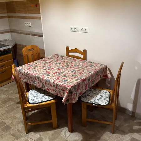 Nyugalom Szigete, Kishaz דירה